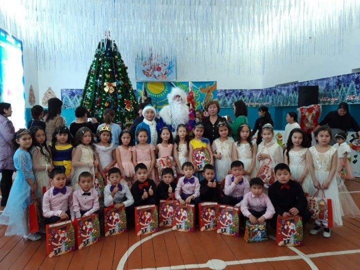 №21 ЖББ мектебінде жаңа жылдық шырша мерекелерінің өтілуі туралы мәлімет